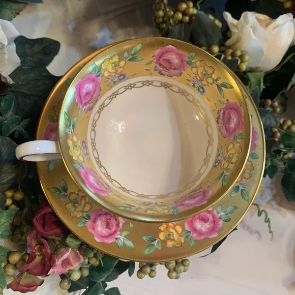 “Vintage” Royal Chelsea Cup & Saucer (Set) - Picture 7 of 13